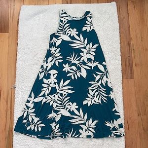 Tall maxi Old Navy blue/white tropical dress.
